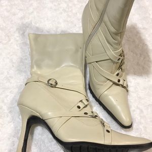 Miss Me Casual and Sexy White Zip Up Boots